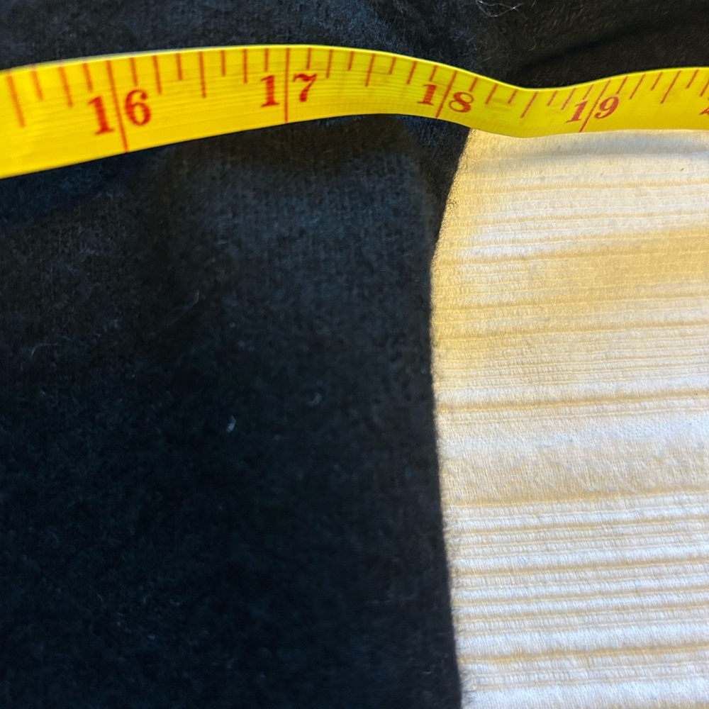 Vintage woman’s black sweater - Picture 8 of 11